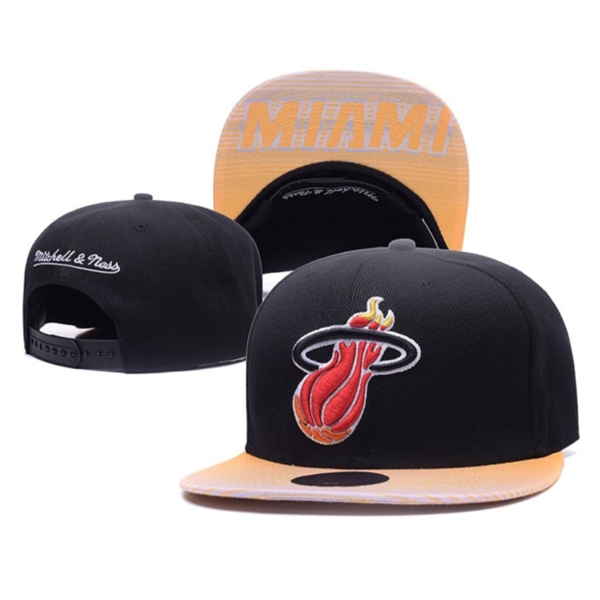 Снепбек Mitchell & Ness Miami Heat Team Two Tone 2.0 Snapback